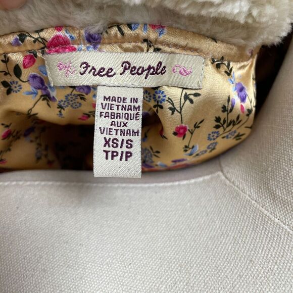 Free People Faux Fur Cape Capelet Shrug Sz XS/S Ivory Formal Asian Satin Lined - Picture 12 of 14